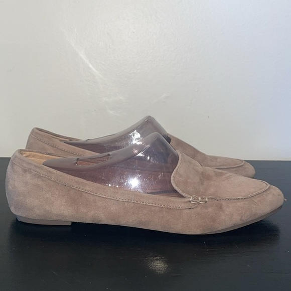Me Too Cori Tan Suede Flats. Size 9 M